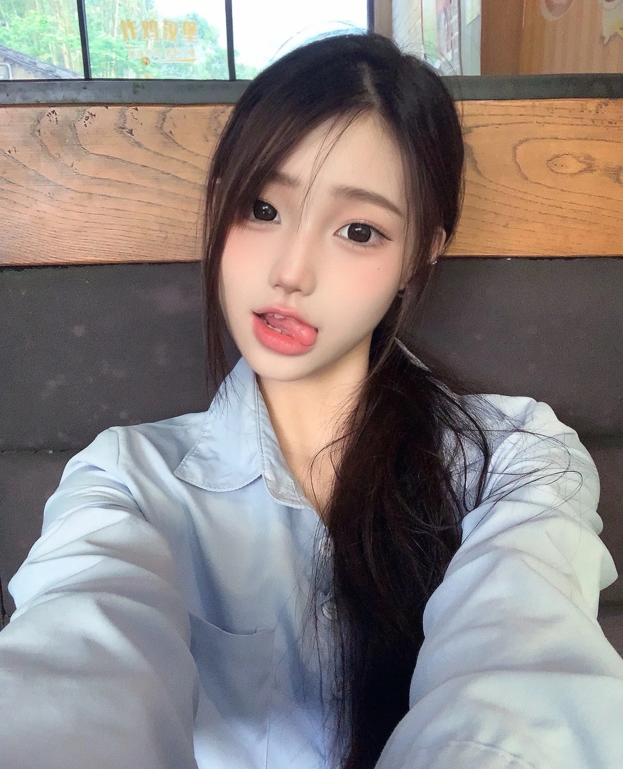 白衬衫少女高清无水印私房图集